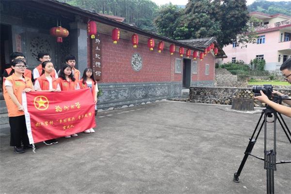 3.实践队拍摄合唱《我和我的祖国》