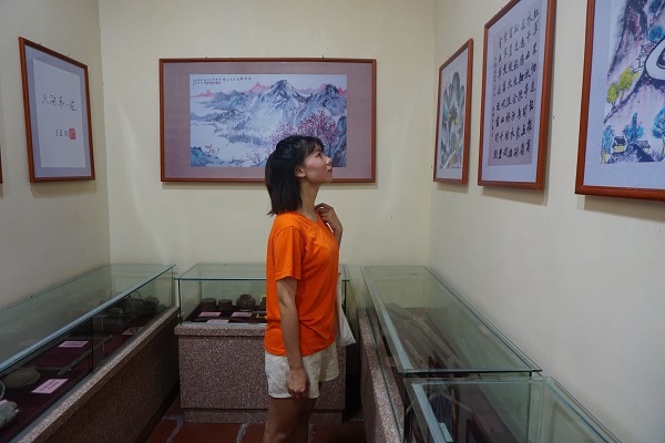3.志愿者参观平和暴动纪念馆